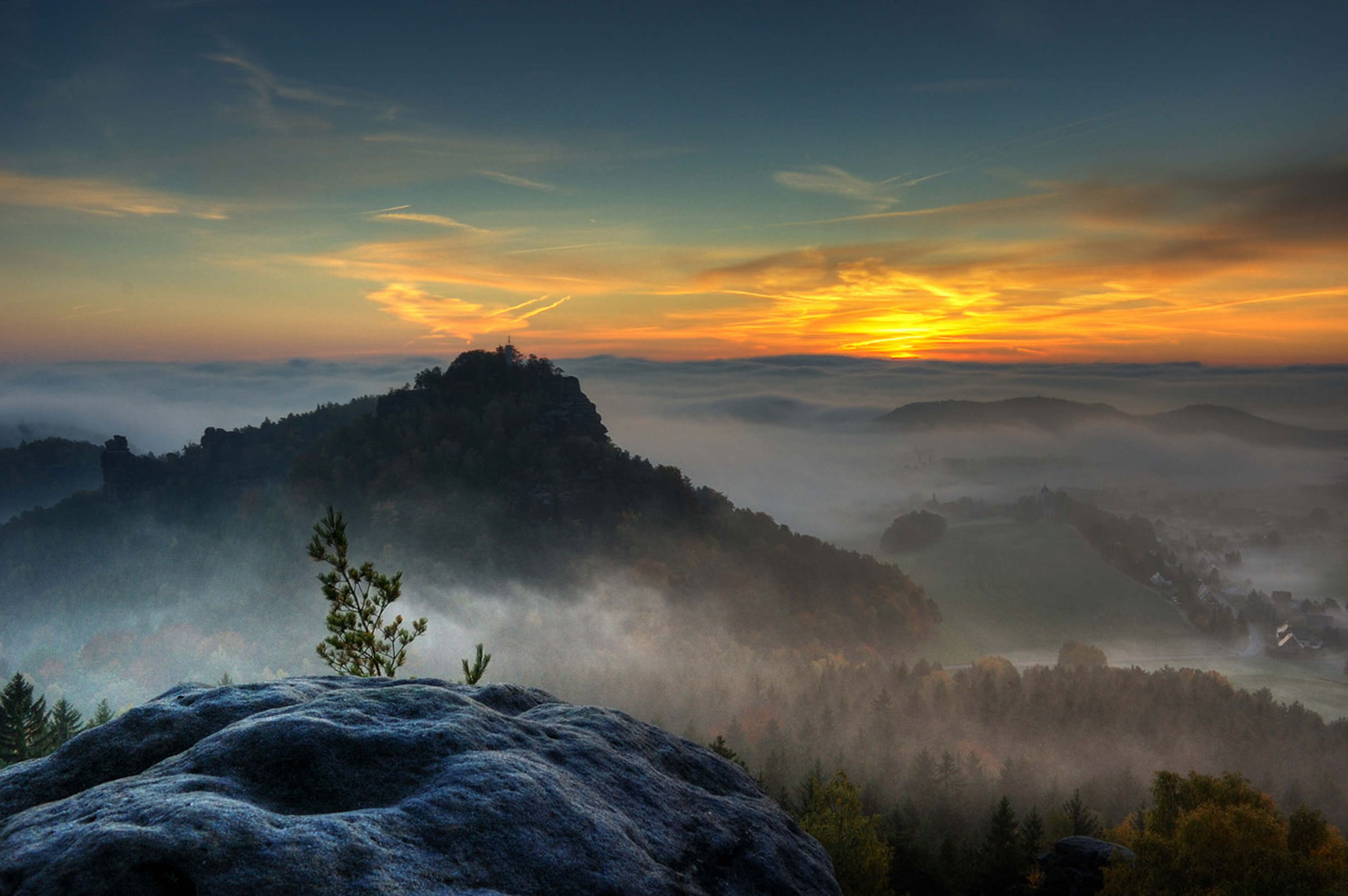 Sonnenuntergang am Papstein im Elbesandsteingebirge